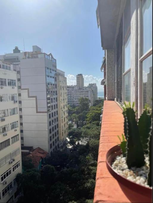 Apartamento Copacabana Espacoso Vista Lateral Mar Rio de Janeiro