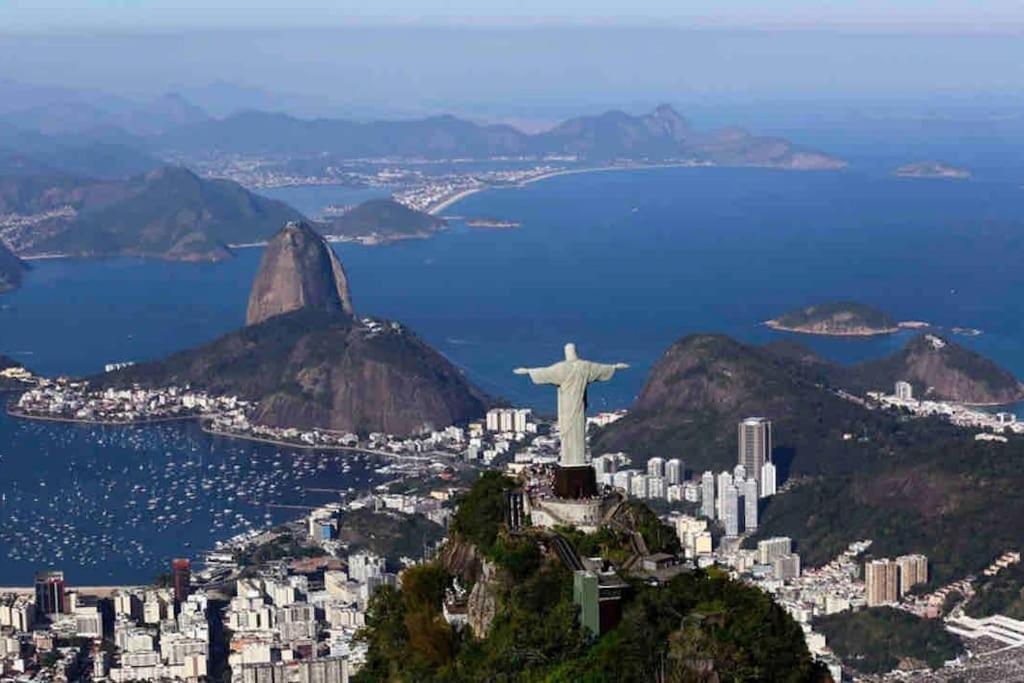 Copacabana Espacoso Vista Lateral Mar Rio de Janeiro